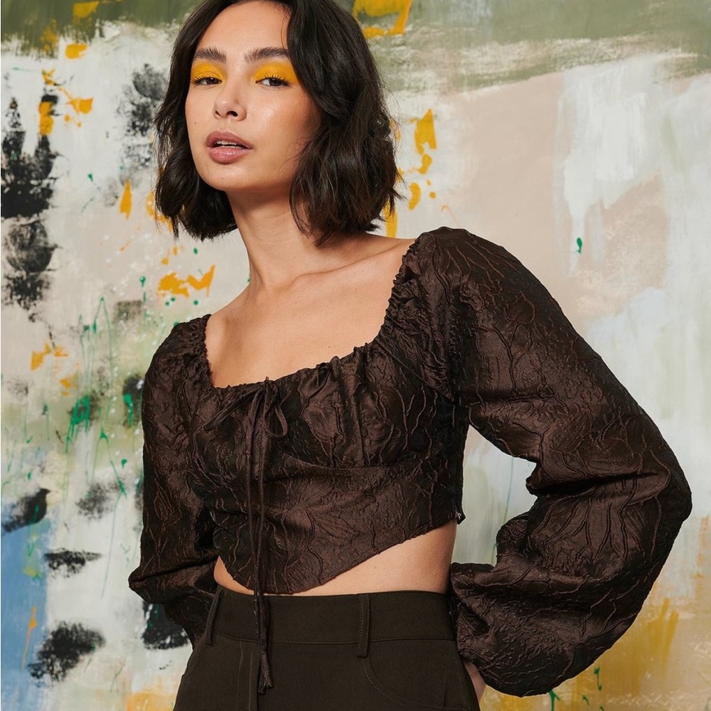 NWT. Cropped Off-the-shoulder blouse with corset design
